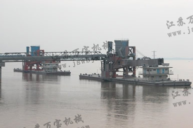 躉船圓弧軌道裝船機(jī) 躉船圓弧軌道裝船機(jī)